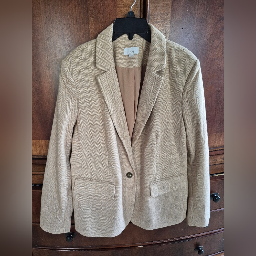 Elegant Tan Women's Blazer